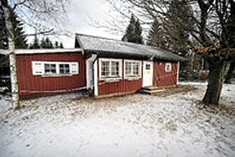 I den røde hytta til Nisse Pistol ble ranene planlagt. I den røde hytta til Nisse Pistol ble ranene planlagt.
