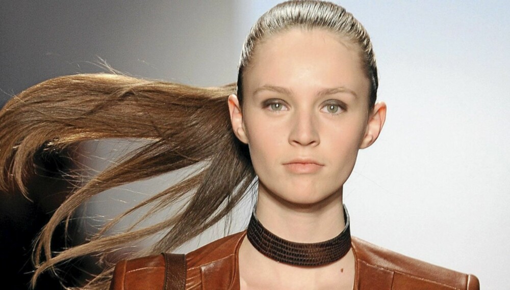 HOT MED HESTEHALE: Dette er frisyren du skal satse på i høst. Her fra Max Azria. Foto: Fashionactive HOT MED HESTEHALE: Dette er frisyren du skal satse på i høst. Her fra Max Azria. Foto: Fashionactive