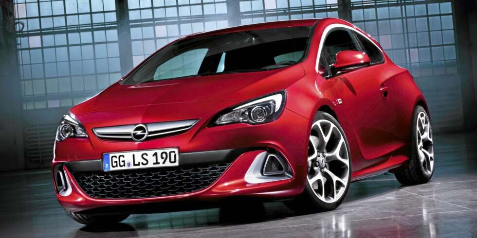 EKSTREM: Opel Astra i OPC-ham er en ekstrem versjon av den tyske kombikupeen. EKSTREM: Opel Astra i OPC-ham er en ekstrem versjon av den tyske kombikupeen.