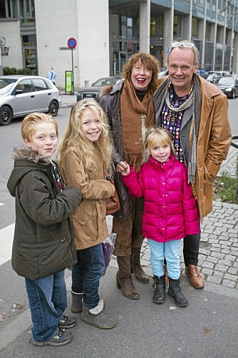 ...og kom naturligvis på premien også. Her sammen med moren til Trude Mostue og Trudes barn Erik, Frøya Molly og Hilda. ...og kom naturligvis på premien også. Her sammen med moren til Trude Mostue og Trudes barn Erik, Frøya Molly og Hilda.