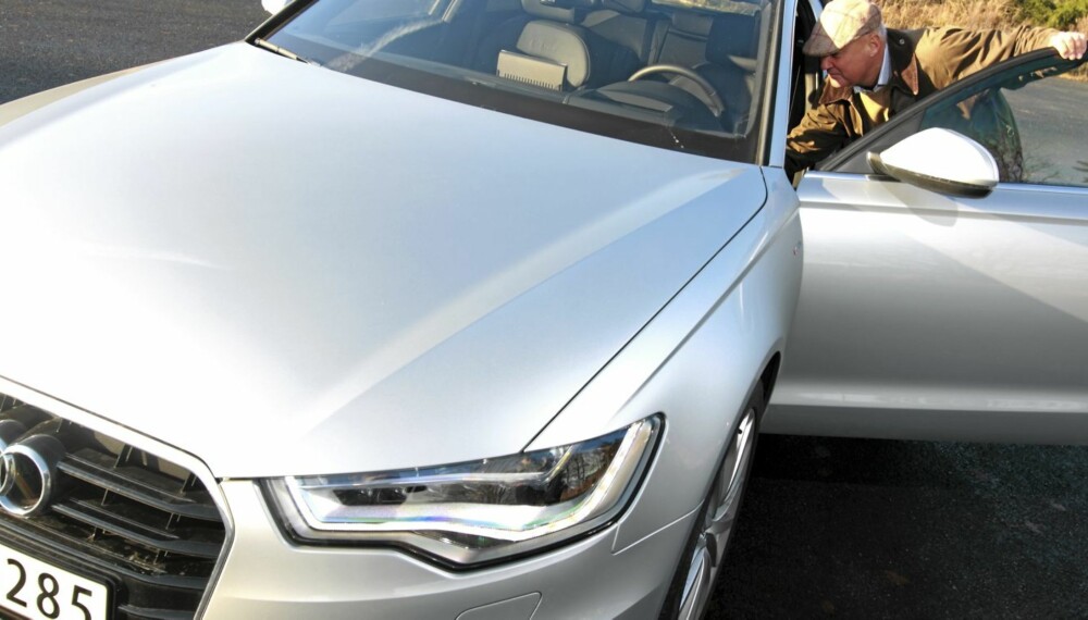 MERC-MAN: Skotsk-ættede Lars Gordon Stiff liker utseendet på nye Audi A6 og vurderer å bytte ut sin seks år gamle Mercedes E-klasse. - Jeg vurderer både nye E-klasse, BMW 5-serie og Audi A6, men har ikke bestemt meg ennå, sier Stiff. MERC-MAN: Skotsk-ættede Lars Gordon Stiff liker utseendet på nye Audi A6 og vurderer å bytte ut sin seks år gamle Mercedes E-klasse. - Jeg vurderer både nye E-klasse, BMW 5-serie og Audi A6, men har ikke bestemt meg ennå, sier Stiff.
