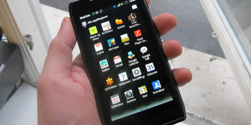 UTFORDRER: Motorola X910 Razr kan måle seg med Samsung Galaxy S II. UTFORDRER: Motorola X910 Razr kan måle seg med Samsung Galaxy S II.