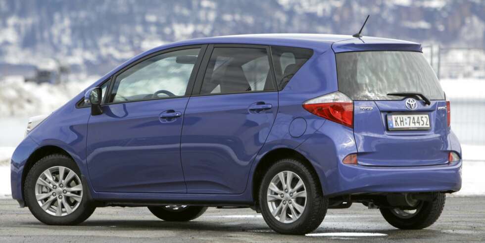 FLERBRUKSSMÅTASS: Den vesle Toyotaen byr på mye plass på minst mulig areal. FOTO: Petter Handeland FLERBRUKSSMÅTASS: Den vesle Toyotaen byr på mye plass på minst mulig areal. FOTO: Petter Handeland