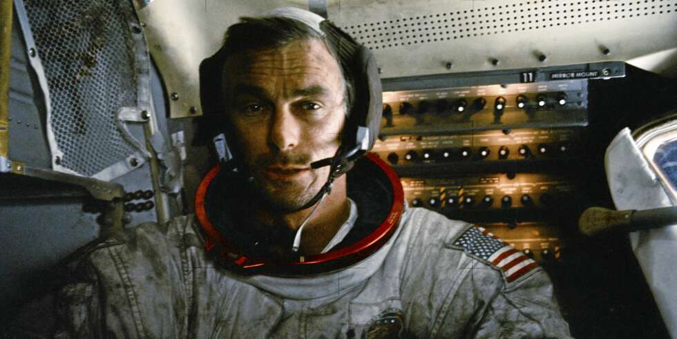 En sliten Eugene Cernan dekket av månestøv i landingsfartøyet. Han skulle bli sistemann på Månen i overskuelig fremtid. En sliten Eugene Cernan dekket av månestøv i landingsfartøyet. Han skulle bli sistemann på Månen i overskuelig fremtid.