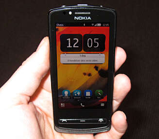 NYE MENYER: Nokia 700 har Symbian Belle, som gir deg oppdaterte menyer som skal være enklere å bruke enn på eldre Nokia-telefoner. NYE MENYER: Nokia 700 har Symbian Belle, som gir deg oppdaterte menyer som skal være enklere å bruke enn på eldre Nokia-telefoner.