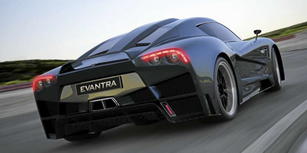 TO VALG: Bilen kan leveres med sugemotor eller biturbo. TO VALG: Bilen kan leveres med sugemotor eller biturbo.