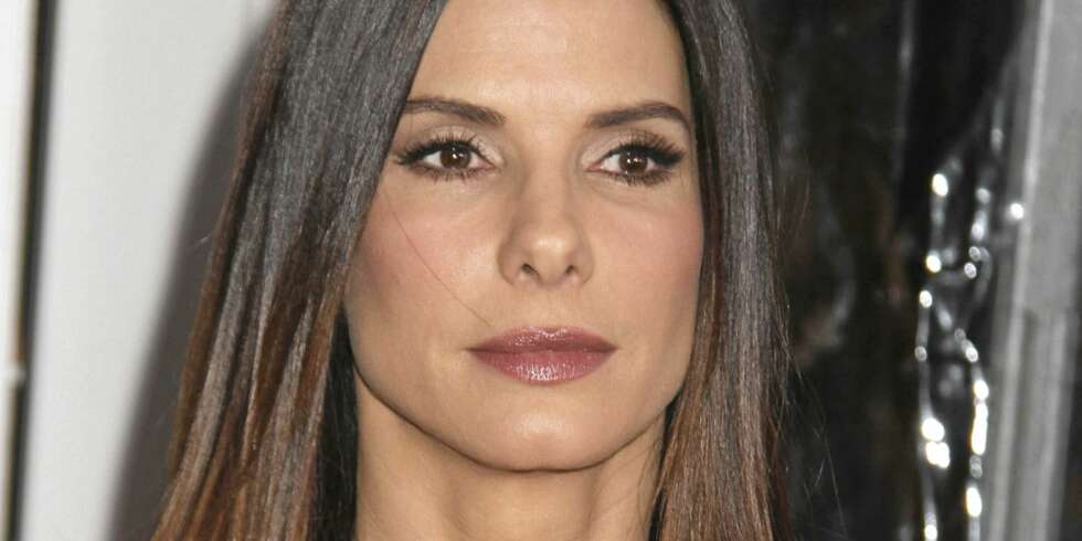Sandra Bullock trodde hun aldri kom til å reise seg igjen etter eksmannens svik. Nå er hun aktuell med en ny film - sammehn med Tom Hanks. Sandra Bullock trodde hun aldri kom til å reise seg igjen etter eksmannens svik. Nå er hun aktuell med en ny film - sammehn med Tom Hanks.