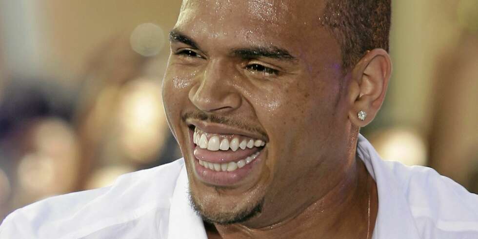 Chris Brown er nominert til tre Grammy-priser, og i år kan han selv komme til utdelingen. kilder forteller at rapperen er overlykkelig over at livet kan gå videre. Chris Brown er nominert til tre Grammy-priser, og i år kan han selv komme til utdelingen. kilder forteller at rapperen er overlykkelig over at livet kan gå videre.
