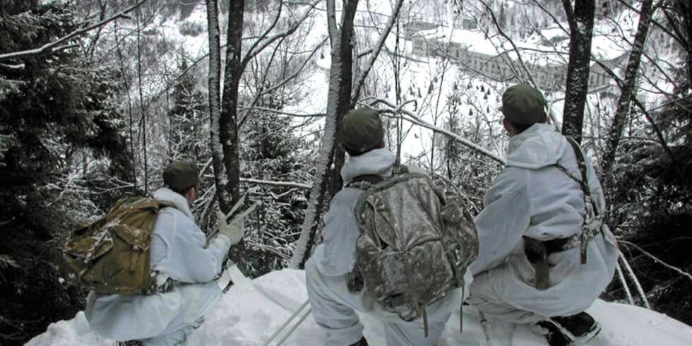 En annerledes guttetur gir deg anledning til å sabotere tungtvannsfabrikken på Vemork i Telemark. En annerledes guttetur gir deg anledning til å sabotere tungtvannsfabrikken på Vemork i Telemark.
