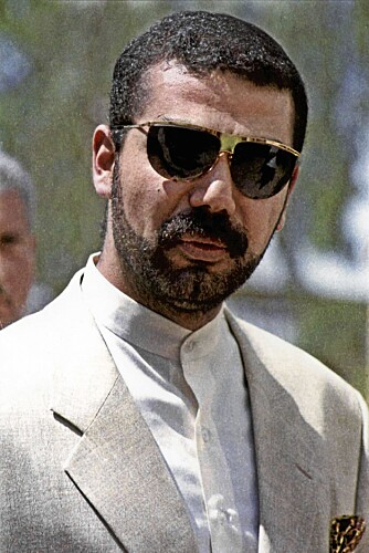 Originalen: Uday Hussein, Saddams eldste sønn, torurerte og voldtok mange kvinner. Han ble drept av amerikanske styrker i 2003, i forbindelse med krigen i Irak. Da var han 39 år gammel. Originalen: Uday Hussein, Saddams eldste sønn, torurerte og voldtok mange kvinner. Han ble drept av amerikanske styrker i 2003, i forbindelse med krigen i Irak. Da var han 39 år gammel.
