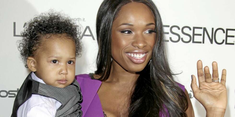 Jennifer Hudson tok et oppgjør med seg selv da hun fikk vesle David Otunga Jr. - Han trenger en mamma som holder seg frisk og rask, sier hun til bladet Good Housekeeping. Jennifer Hudson tok et oppgjør med seg selv da hun fikk vesle David Otunga Jr. - Han trenger en mamma som holder seg frisk og rask, sier hun til bladet Good Housekeeping.