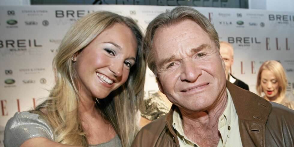 NYBAKT PAPPA: Fritz Wepper har fått en datter med sin kjæreste Susanne Kellermann. Susanne er prakitsk talt jevngammel med vår egen Pia Haraldsen, som møtte "Derrick"-stjernen under Elles 10-årsfest i 2007. NYBAKT PAPPA: Fritz Wepper har fått en datter med sin kjæreste Susanne Kellermann. Susanne er prakitsk talt jevngammel med vår egen Pia Haraldsen, som møtte "Derrick"-stjernen under Elles 10-årsfest i 2007.
