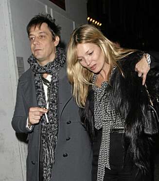 PARTNERS IN CRIME: Kate Moss og ektemannen Jamie Hince tar seg mer enn gjerne en fest sammen. PARTNERS IN CRIME: Kate Moss og ektemannen Jamie Hince tar seg mer enn gjerne en fest sammen.