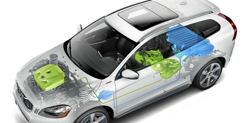 KOMBO: Bensinmotoren driver forhjulene mens den elektriske motoren driver bakakslingen. KOMBO: Bensinmotoren driver forhjulene mens den elektriske motoren driver bakakslingen.