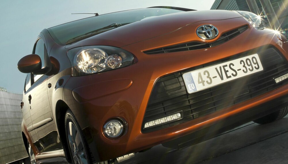 GJERRIG: Toyota Aygo kommer i likhet med Peugeot 107 og Citroën C1 med gjerrigere motor. (Alle foto: Produsentene) GJERRIG: Toyota Aygo kommer i likhet med Peugeot 107 og Citroën C1 med gjerrigere motor. (Alle foto: Produsentene)