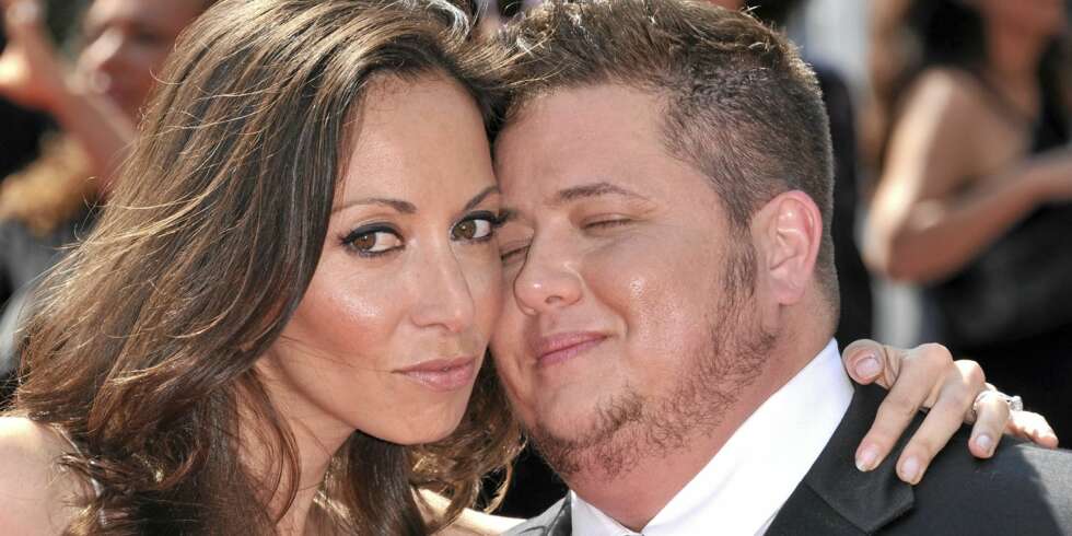 Chaz Bono og kjæresten Jennifer Elia sparer til et godt formål. Chaz Bono og kjæresten Jennifer Elia sparer til et godt formål.