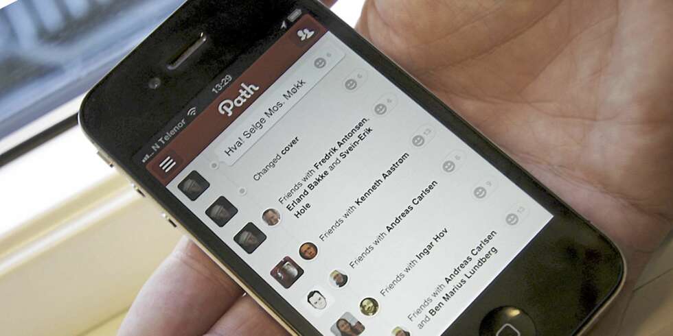Path er en ren mobiltjeneste, utviklet for Android og iPhone. Path er en ren mobiltjeneste, utviklet for Android og iPhone.