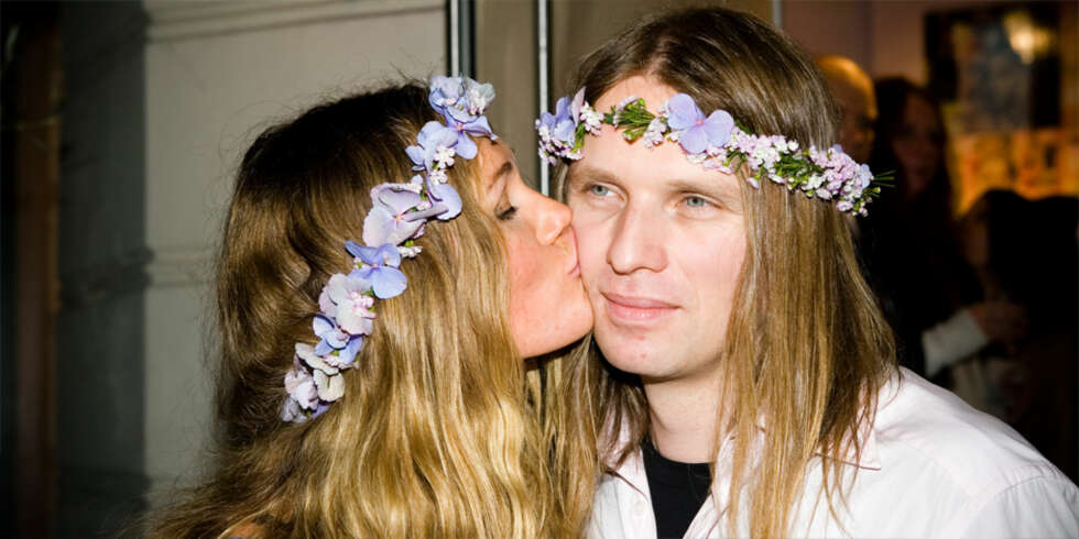 VENTER JENTE: Marianne Aulie og Aune Sand venter en liten datter sammen. Her er paret under åpningen av utstillingen "Hippiemus" i 2008. VENTER JENTE: Marianne Aulie og Aune Sand venter en liten datter sammen. Her er paret under åpningen av utstillingen "Hippiemus" i 2008.