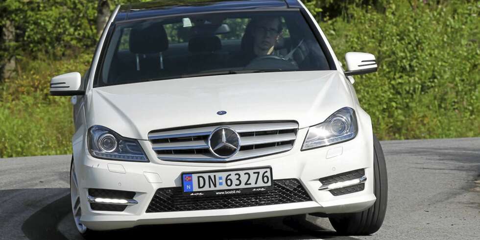 NYE TAKTER: Mercedes-Benz har i likhet med flere andre produsenter nå kjappe og nøysomme bensinturbomotorer til hyggelige priser. NYE TAKTER: Mercedes-Benz har i likhet med flere andre produsenter nå kjappe og nøysomme bensinturbomotorer til hyggelige priser.