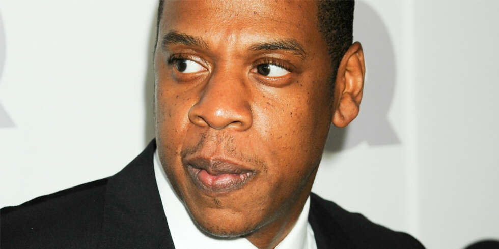 SMÅPARANOID?: Mesterrapperen Jay-Z passer veldig godt på Beyoncé og deres nyfødte datter. SMÅPARANOID?: Mesterrapperen Jay-Z passer veldig godt på Beyoncé og deres nyfødte datter.