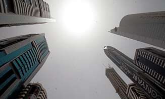 SUNSHINE SKYLINE: Solen skinner på Dubais skyline, som har skutt i været på bare ti år med byggeboom. SUNSHINE SKYLINE: Solen skinner på Dubais skyline, som har skutt i været på bare ti år med byggeboom.