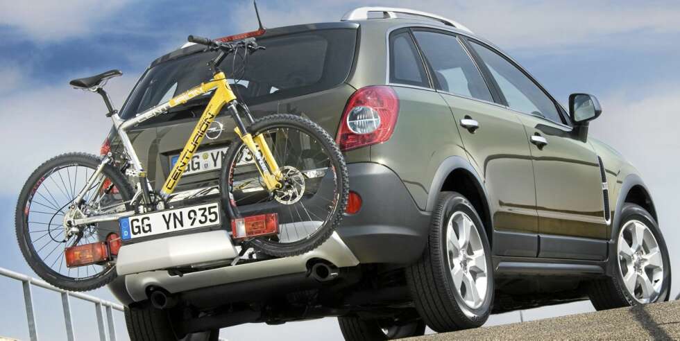 FLEX-FIX: Opel Mokka kan leveres med det integrerte sykkelstativet Flex-Fix, her vist på Opel Antara. FLEX-FIX: Opel Mokka kan leveres med det integrerte sykkelstativet Flex-Fix, her vist på Opel Antara.