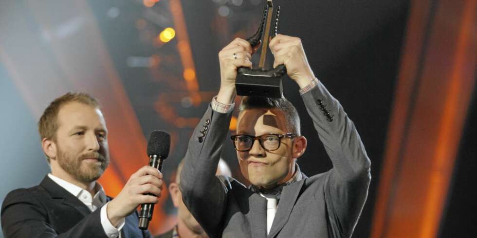 STØRST BLANT LIKEMENN: Det musikalske multitalentet Jarle Bernhoft fikk lørdag kveld prisen for Årets Spellemann i tillegg til Årets mannlige artist. STØRST BLANT LIKEMENN: Det musikalske multitalentet Jarle Bernhoft fikk lørdag kveld prisen for Årets Spellemann i tillegg til Årets mannlige artist.