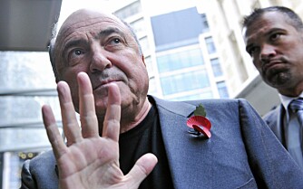 Boris Beresovskij ankommer rettslokalet i London sammen med sine livvakter. Boris Beresovskij ankommer rettslokalet i London sammen med sine livvakter.