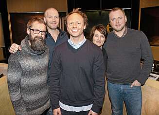 PREMIERE MANDAG: Egil Hegerberg, Bård Tufte Johansen, Harald Eia, Pernille Sørensen og Tore Sagen er første team ut i "Brille". PREMIERE MANDAG: Egil Hegerberg, Bård Tufte Johansen, Harald Eia, Pernille Sørensen og Tore Sagen er første team ut i "Brille".