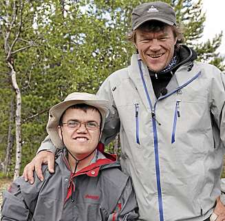 SLITER: ¿ Jeg fikk slitasjeskader jeg også, men det var det verdt, sier Fredrik Alden Thorsen. Her sammen med ekspedisjonsleder Lars Monsen. SLITER: ¿ Jeg fikk slitasjeskader jeg også, men det var det verdt, sier Fredrik Alden Thorsen. Her sammen med ekspedisjonsleder Lars Monsen.