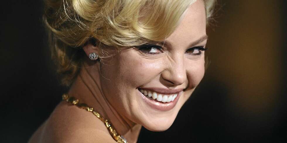 Katherine Heigl kan godt tenke seg å vende tilbake til "Grey's Anatomy" for å sjekke ut hvordan det har gått med karakteren sin - Dr. Izzie Stevens. Katherine Heigl kan godt tenke seg å vende tilbake til "Grey's Anatomy" for å sjekke ut hvordan det har gått med karakteren sin - Dr. Izzie Stevens.