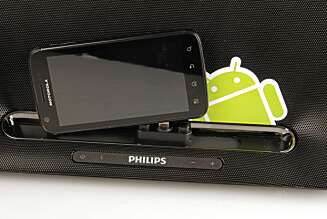 IKKE PATENT: Mobiler med USB-pluggen på siden fungerer ikke optimalt på Philips Fidelio dokkinghøyttaler for Android. IKKE PATENT: Mobiler med USB-pluggen på siden fungerer ikke optimalt på Philips Fidelio dokkinghøyttaler for Android.