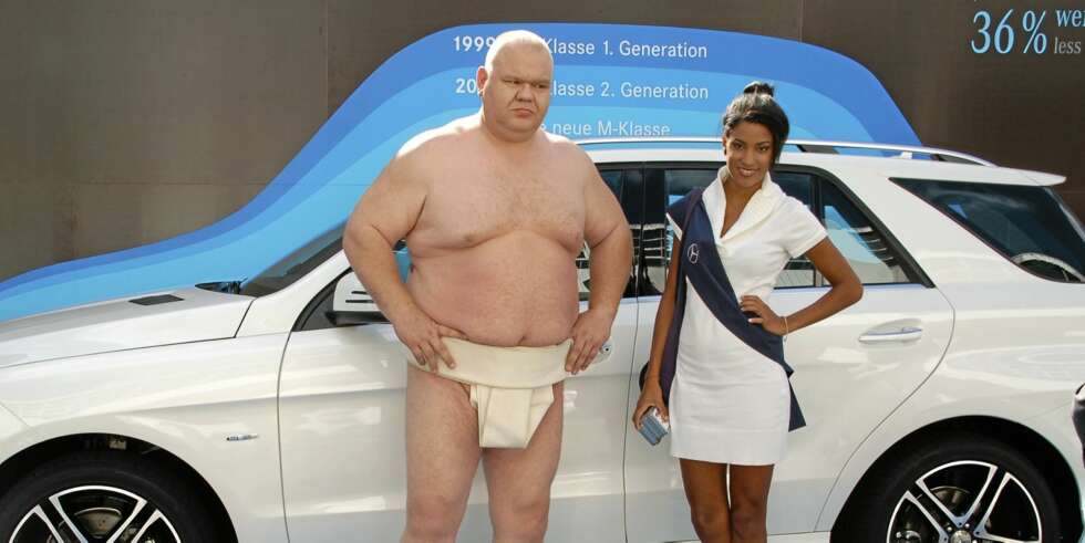 NY VRI: ""Sterk som en sumobryter med appetitten til en supermodell"", reklamerer Mercedes. NY VRI: ""Sterk som en sumobryter med appetitten til en supermodell"", reklamerer Mercedes.