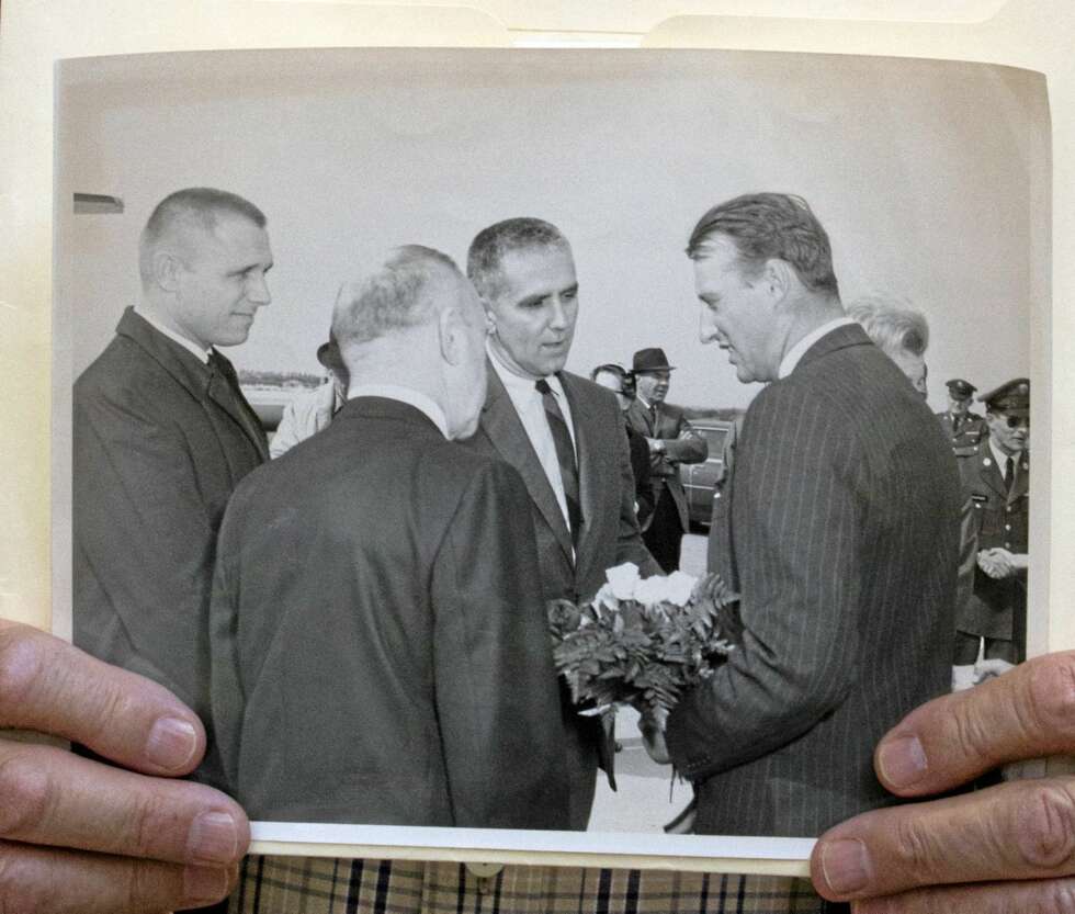 MAD MEN-STIL: Kong Harald - daværende kronprins - besøkte Mayo-klinikken i Rochester i 1965. MAD MEN-STIL: Kong Harald - daværende kronprins - besøkte Mayo-klinikken i Rochester i 1965.