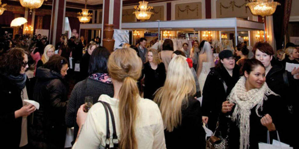 FOLKSOMT: De kommende brudene fikk masse tips og råd på forrige bryllupsmesse. FOLKSOMT: De kommende brudene fikk masse tips og råd på forrige bryllupsmesse.