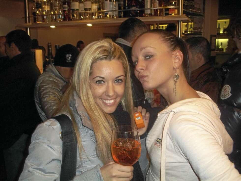 På Nardis Café i Madonna di Campiglio står italienske skjønnheter i kø. På Nardis Café i Madonna di Campiglio står italienske skjønnheter i kø.