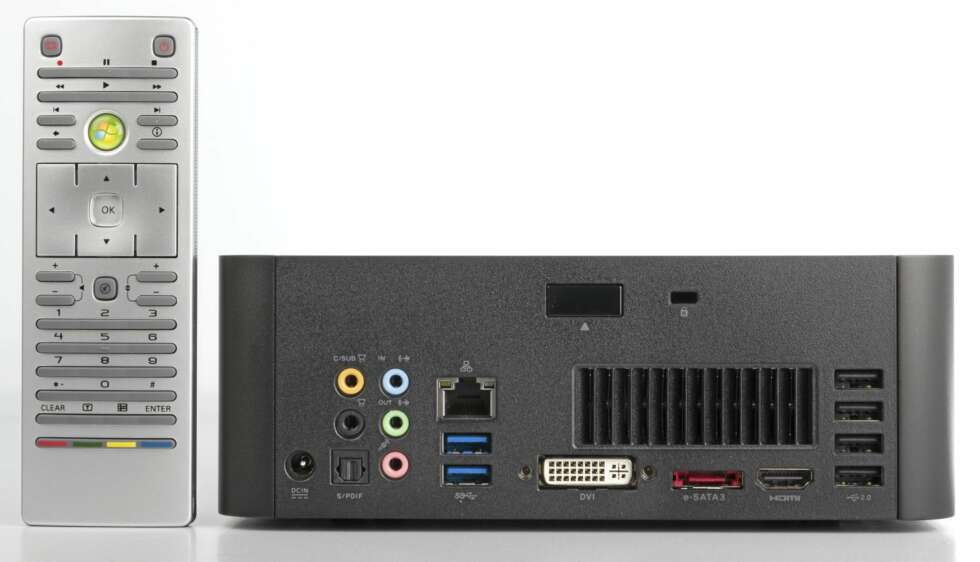 KONTAKTER: ASRock Vision 3D har det du trenger av tilkoblingsmuligheter. KONTAKTER: ASRock Vision 3D har det du trenger av tilkoblingsmuligheter.