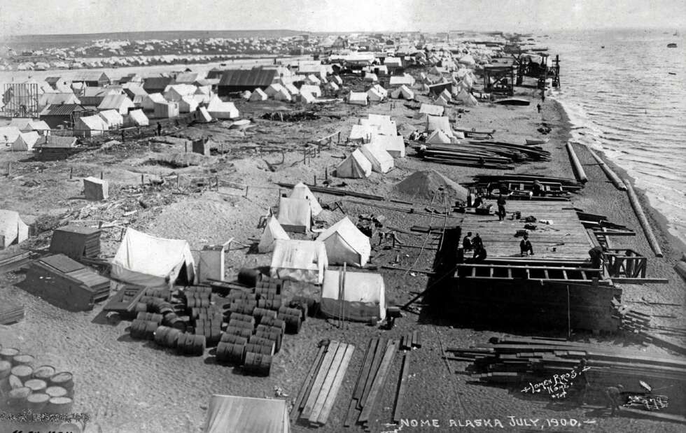 Jafet Lindeberg var med å grunnla Nome sommeren 1899. Byen begynte som en teltleir, men ble i løpet av bare ett år størst i Alaska. Jafet Lindeberg var med å grunnla Nome sommeren 1899. Byen begynte som en teltleir, men ble i løpet av bare ett år størst i Alaska.