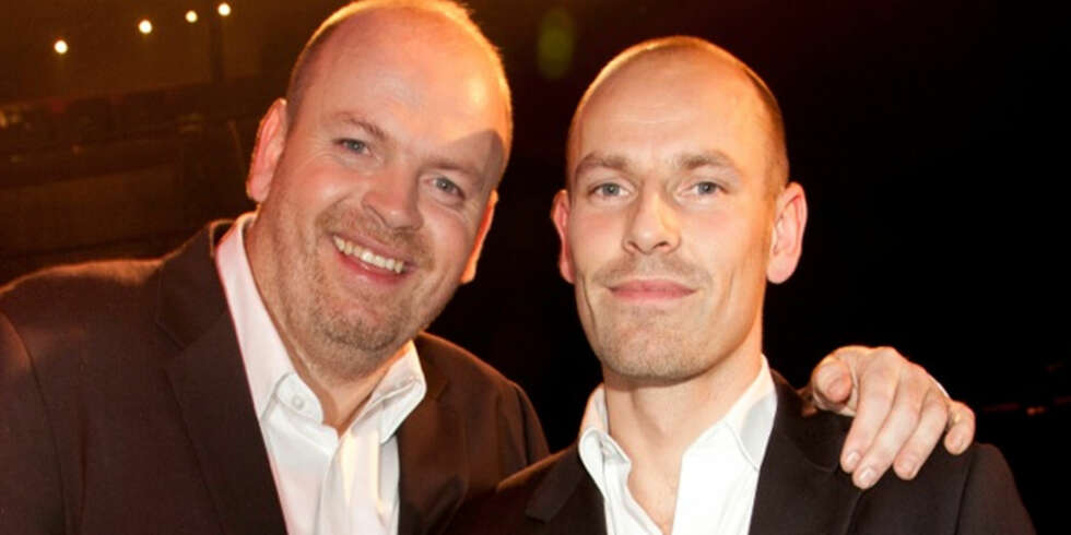 DR. HUMOR: Tommy Steine priste seg lykkelig over å ha med seg Jonas Kinge Bergland på tur. Jonas er nemlig en ordentlig lege, og ikke bare en leke-doktor. DR. HUMOR: Tommy Steine priste seg lykkelig over å ha med seg Jonas Kinge Bergland på tur. Jonas er nemlig en ordentlig lege, og ikke bare en leke-doktor.