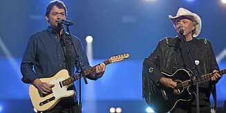 MGP-VINNER: Petter Øien og Bobby Bare fikk flest stemmer under delfinalen i Florø med "Things Change". MGP-VINNER: Petter Øien og Bobby Bare fikk flest stemmer under delfinalen i Florø med "Things Change".