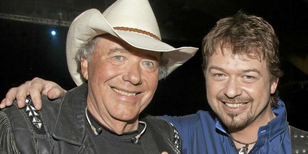 HELT BLANK: Petter Øiens amerikanske duettpartner Bobby Bare er bedre på musikk enn geografi. HELT BLANK: Petter Øiens amerikanske duettpartner Bobby Bare er bedre på musikk enn geografi.