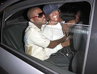 Whitney Houston og ekskjæresten Ray J. Norwood hadde funnet tilbake til hverandre før den tragiske hendelsen. Dette bildet er fra 2008, da de fant tonen etter Whitney og Bobby Browns skilsmisse. Whitney Houston og ekskjæresten Ray J. Norwood hadde funnet tilbake til hverandre før den tragiske hendelsen. Dette bildet er fra 2008, da de fant tonen etter Whitney og Bobby Browns skilsmisse.