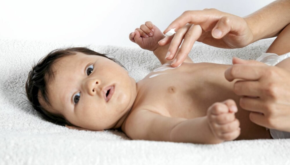 EN MILEPÆL: 6-ukerskontrollen er første gang babyen undersøkes av lege og helsesøster siden fødselen. EN MILEPÆL: 6-ukerskontrollen er første gang babyen undersøkes av lege og helsesøster siden fødselen.