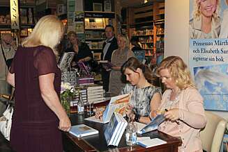 Prinsesse Märtha og Elisabeth Nordeng skal snart lansere sin neste englebok. Her under signeringsferden for "Møt din Skytsengel" i 2010. Prinsesse Märtha og Elisabeth Nordeng skal snart lansere sin neste englebok. Her under signeringsferden for "Møt din Skytsengel" i 2010.