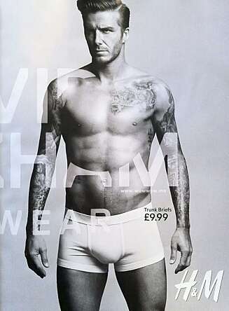 David Beckham gjør det skarpt som modell for sin egen undertøyskolleksjon for H&M. David Beckham gjør det skarpt som modell for sin egen undertøyskolleksjon for H&M.