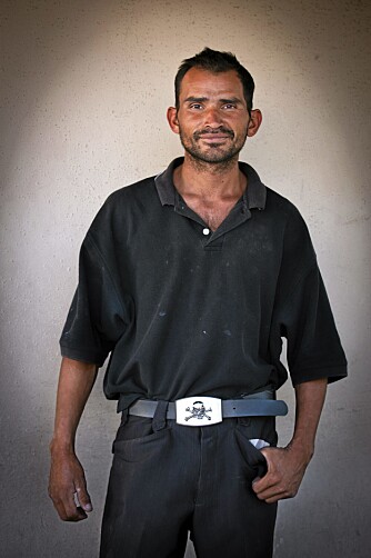 Elias Reyes hevder han har sneket seg ulovlig over grensen en rekke ganger. ¿ Det gjør ikke noe om jeg blir tatt, for alt de gjør, er å sende meg tilbake til Mexico i løpet av 24 timer, forteller han. Elias Reyes hevder han har sneket seg ulovlig over grensen en rekke ganger. ¿ Det gjør ikke noe om jeg blir tatt, for alt de gjør, er å sende meg tilbake til Mexico i løpet av 24 timer, forteller han.