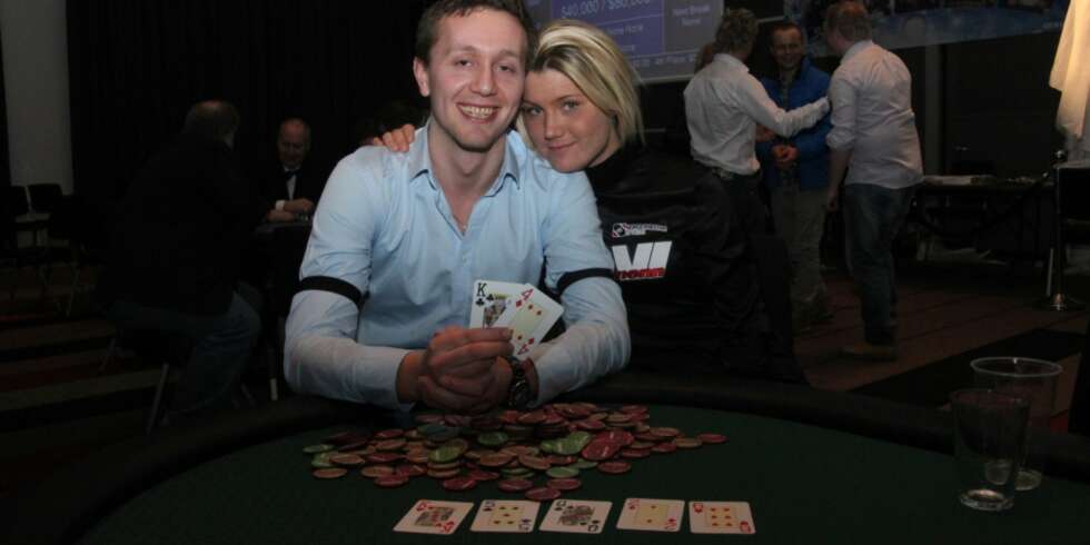 KVELDENS VINNERE: Magnus Lund og Lotte Westrum vant hhv Pokergallaen og Gratis-NM, og kan begge pakke kofferten for poker-NM i Dublin. KVELDENS VINNERE: Magnus Lund og Lotte Westrum vant hhv Pokergallaen og Gratis-NM, og kan begge pakke kofferten for poker-NM i Dublin.