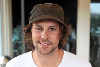 Robert McPherson (29) er halvt norsk og halvt australsk og har studert seg til bachelorgrad i film- og foto-produksjon i Perth, Australia. Han har spesialisert seg på dokumentarfotografering og gjort flere prosjekter. Han bor nå i Norge. Robert McPherson (29) er halvt norsk og halvt australsk og har studert seg til bachelorgrad i film- og foto-produksjon i Perth, Australia. Han har spesialisert seg på dokumentarfotografering og gjort flere prosjekter. Han bor nå i Norge.