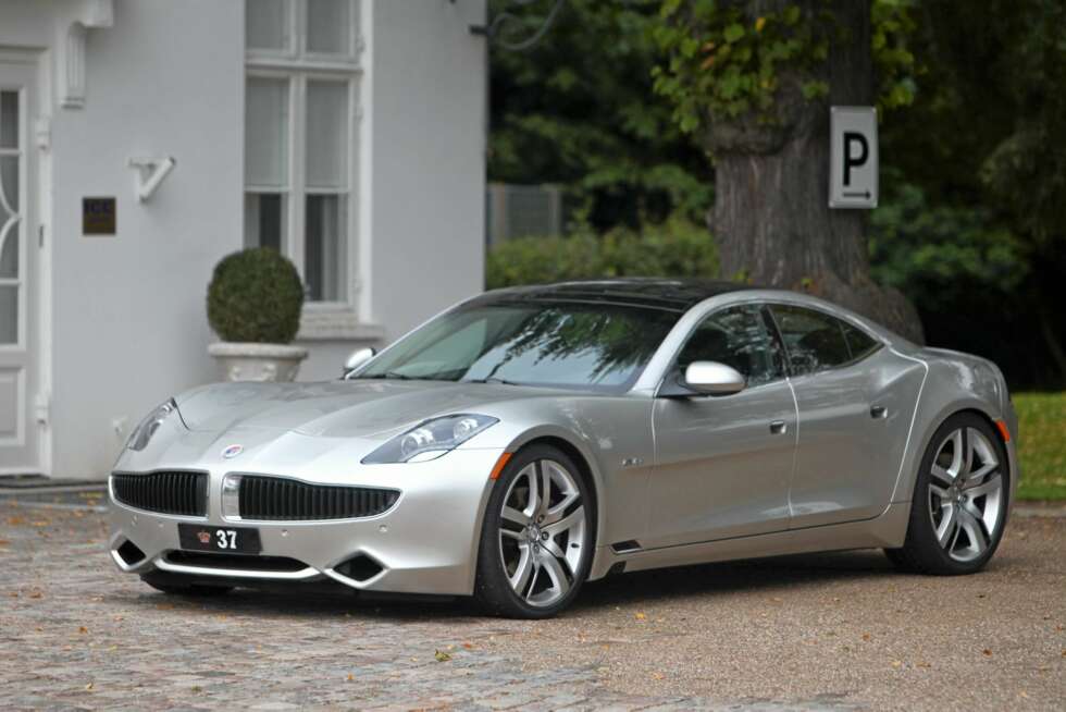 KONGELIG LUKSUS: Kronprins Frederik av Danmark kjører også miljøvennlig - men sporty- i sin Fisker Karma med registrerinsnummer krone37. KONGELIG LUKSUS: Kronprins Frederik av Danmark kjører også miljøvennlig - men sporty- i sin Fisker Karma med registrerinsnummer krone37.