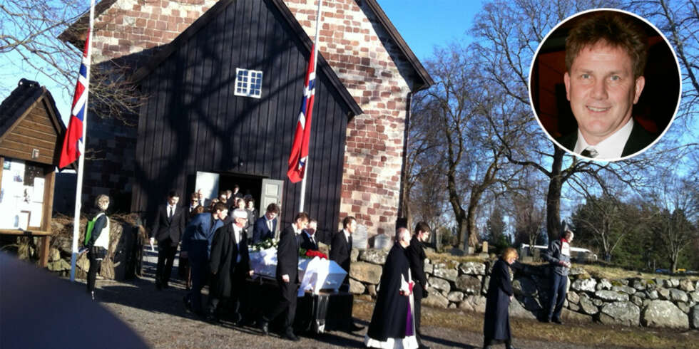 FULGTE BÅREN: Nils Arne Eggen tok farvel med sønnen Knut Torbjørn Eggen (innfelt) fra Rygge kirke torsdag. FULGTE BÅREN: Nils Arne Eggen tok farvel med sønnen Knut Torbjørn Eggen (innfelt) fra Rygge kirke torsdag.